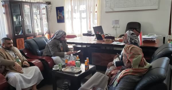 رئيس الهيئة يلتقي محافظ صنعاء لتعزيز التعاون في الحفاظ على التراث الثقافي في المحافظة.  - صورة إضافية 2